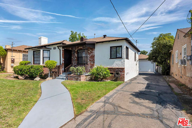 818 N Brand Boulevard, San Fernando CA: https://media.crmls.org/mediaz/ad0c2570-fe03-4cd2-9566-bc356286a2b9.jpg