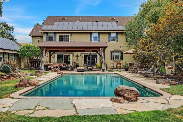 6745 Alisal St, Pleasanton CA: https://media.crmls.org/mediaz/ad0cd739-42f7-44d6-aa51-c983dc425335.jpg
