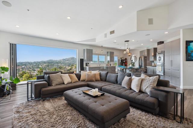9420 Crest Drive, Spring Valley CA: https://media.crmls.org/mediaz/ad0d0546-df7b-4876-9d91-b03df415fc8f.jpg