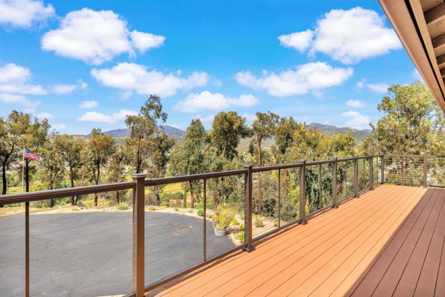 12845 Golden Way, Poway CA: https://media.crmls.org/mediaz/ad0d2504-f504-474d-af8a-c5dd02203fe7.jpg