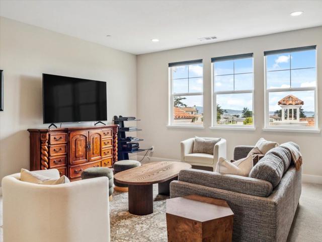 1767 Fairway Court, Seaside CA: https://media.crmls.org/mediaz/ad0e3373-8489-4b69-a216-264674701e47.jpg