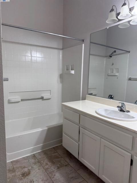 1230 Sutter Creek Ln, San Ramon CA: https://media.crmls.org/mediaz/ad0f2212-1b31-4454-94f0-6326be6902e9.jpg