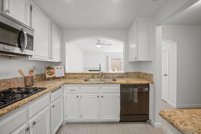740 Breeze Hill Rd, Vista CA: https://media.crmls.org/mediaz/ad0f5140-3ec1-43d6-a194-5bf6d3c02743.jpg