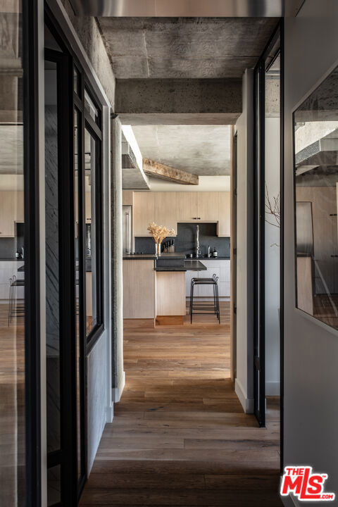 818 N Doheny Drive, West Hollywood CA: https://media.crmls.org/mediaz/ad0f83f9-7651-4882-abaa-8b49783618a1.jpg
