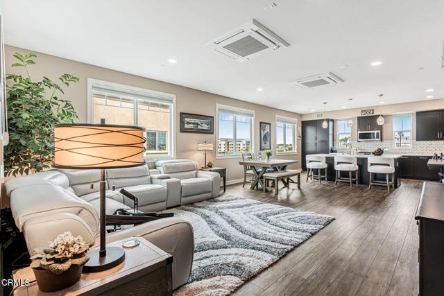 2810 Wagon Wheel Road, Oxnard CA: https://media.crmls.org/mediaz/ad0facb5-3339-4696-b637-0b10f8e4a10d.jpg