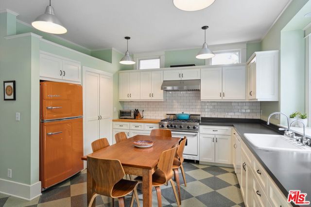 813 Crestmoore Place, Venice CA: https://media.crmls.org/mediaz/ad109b93-8fd4-44ce-9d05-207a16ecddff.jpg