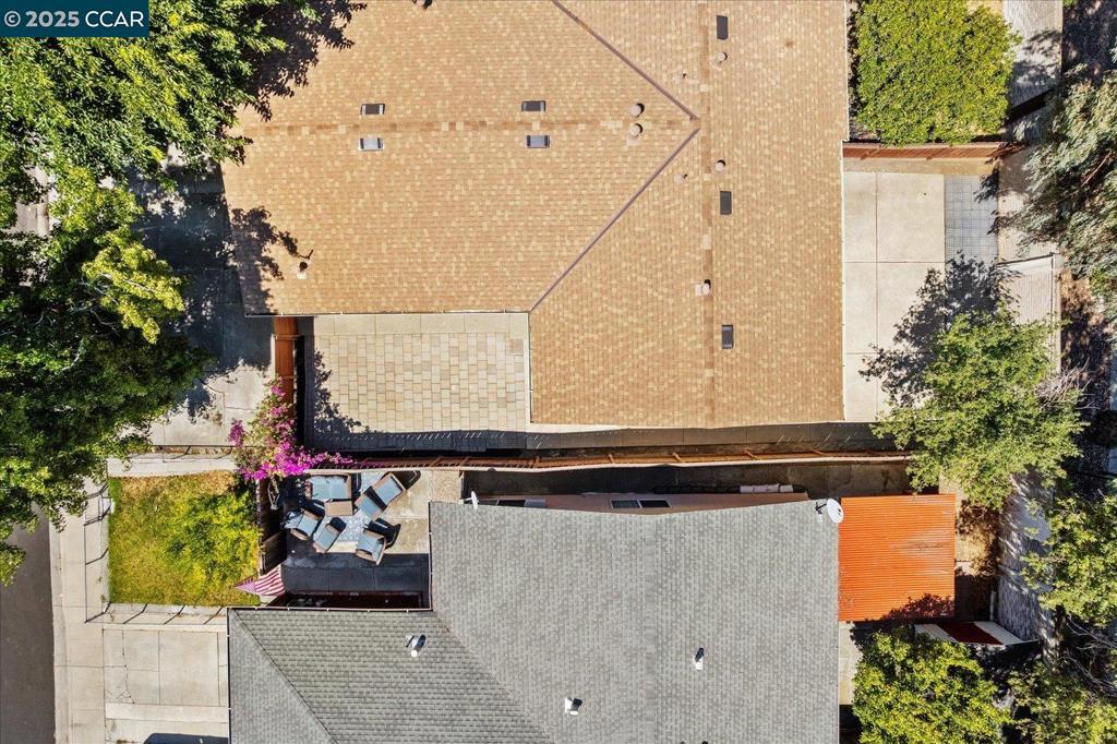 https://media.crmls.org/mediaz/ad10ac26-cb51-4d4a-a130-d98b609d0640.jpg?preset=X-Large