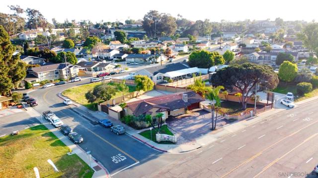68 E Bonita Rd, Chula Vista CA: https://media.crmls.org/mediaz/ad10e866-2b17-4392-9ce8-a904b3abe29a.jpg