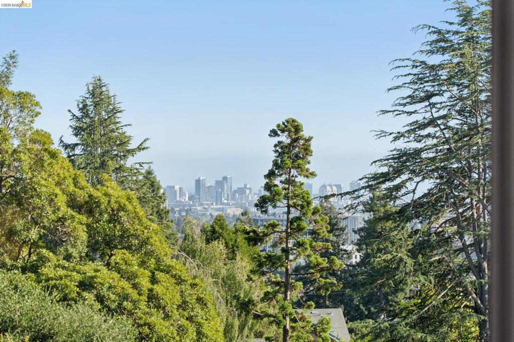 https://media.crmls.org/mediaz/ad110fe4-b864-4871-a3f5-cd4dbe223b1a.jpg?preset=X-Large