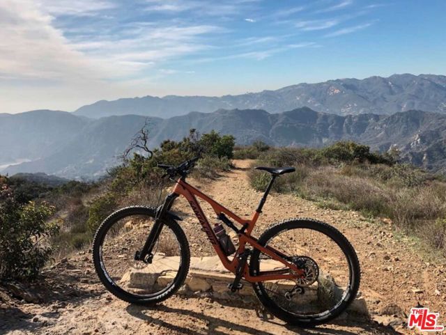 272 N Topanga Canyon Boulevard, Topanga CA: https://media.crmls.org/mediaz/ad111ba2-a21c-4adb-808d-8b31fbc72577.jpg