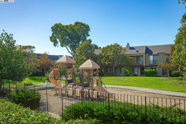 3027 Alta Vista, Alameda CA: https://media.crmls.org/mediaz/ad129d3c-faad-41ac-8b45-79cd27b04a19.jpg