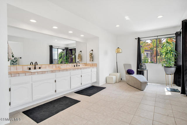6057 Rainbow Hill Road, Agoura Hills CA: https://media.crmls.org/mediaz/ad136077-0429-42d5-9d9e-40eb194f6c61.jpg