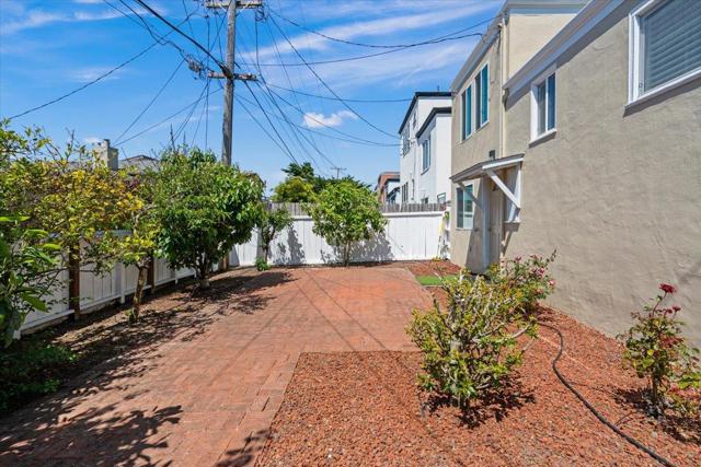 33 Escondido Avenue, San Francisco CA: https://media.crmls.org/mediaz/ad13a1eb-a668-41fd-a8ce-f90e26c6312d.jpg