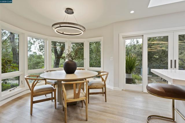 1121 Estates Dr, Lafayette CA: https://media.crmls.org/mediaz/ad143686-7af7-4e73-a104-9a1e49c5a931.jpg