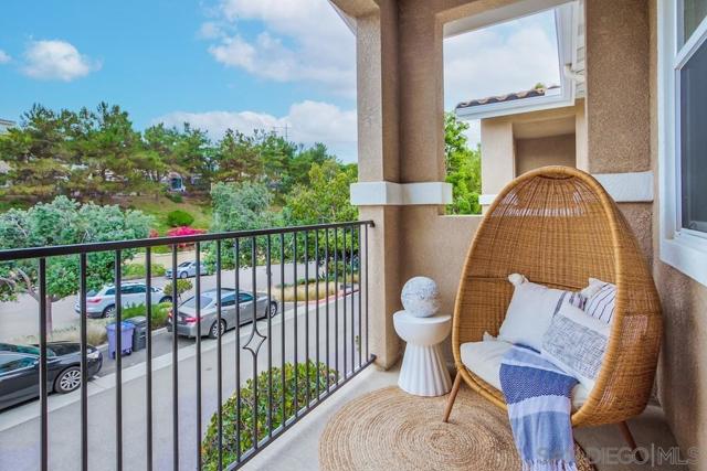 6938 Feldspar Place, Carlsbad CA: https://media.crmls.org/mediaz/ad149b48-cd4a-4e93-a873-4d6f3e570928.jpg