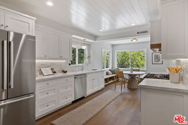 4031 Deerhorn Drive, Sherman Oaks CA: https://media.crmls.org/mediaz/ad149c29-d402-4f95-96bc-52570a0d95ad.jpg