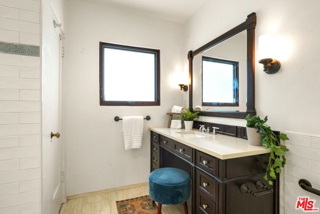 2218 Pearl Street, Santa Monica CA: https://media.crmls.org/mediaz/ad14d751-ad58-452a-ae98-d67deb44b7e1.jpg