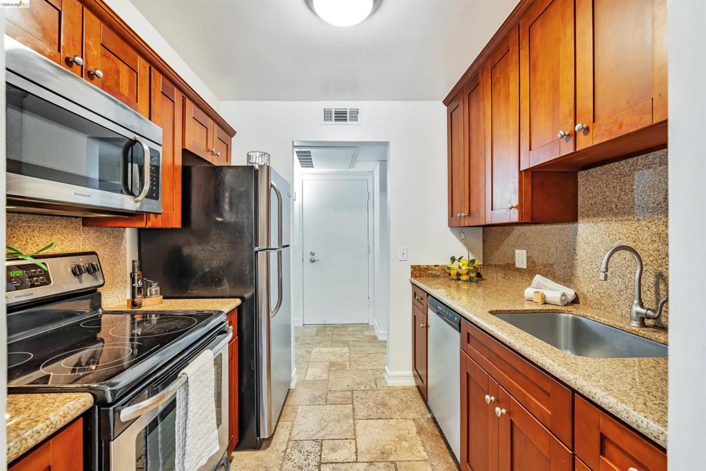 490 N Civic Dr #101