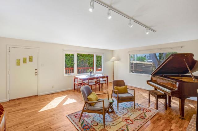 642 Cypress Street, Monterey CA: https://media.crmls.org/mediaz/ad15e9a2-4154-4b87-b910-516aa19e9c3a.jpg