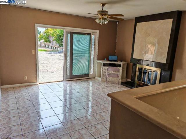 Image 12 of 22 For 43667 Southerland Way