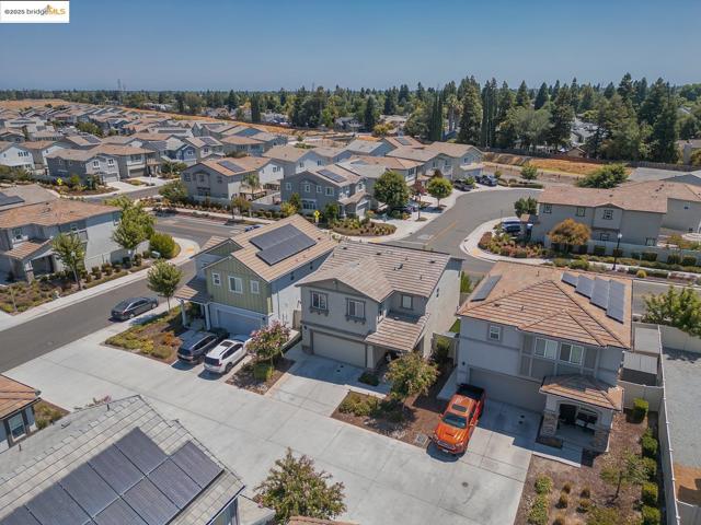3807 Bridgemeadow Way, Sacramento CA: https://media.crmls.org/mediaz/ad168682-2aa0-43c6-a8f6-6c676f494aeb.jpg
