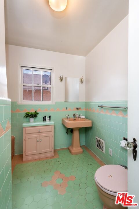 https://media.crmls.org/mediaz/ad16a074-0018-4f29-890d-c3ff9a8b263e.jpg?preset=X-Large