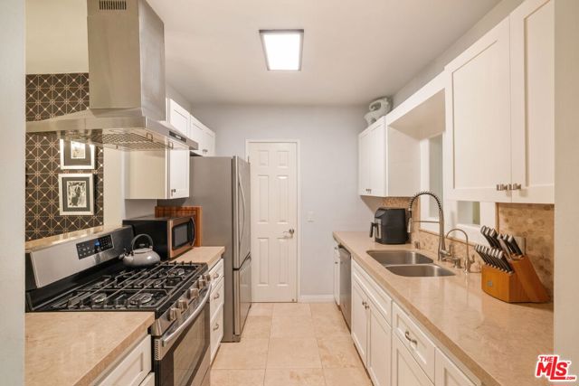 15344 Weddington Street, 313 photo 12