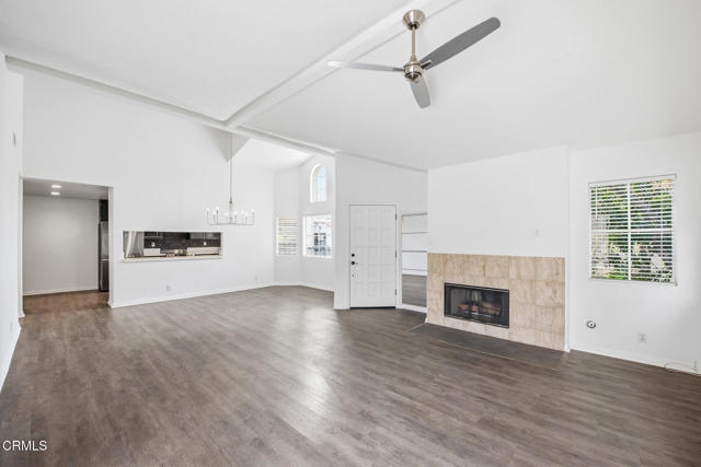 574 Charles Street, Moorpark CA: https://media.crmls.org/mediaz/ad170699-593c-4f77-a0f8-dedbcc92ff87.jpg