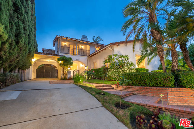 475 S Rodeo Drive, Beverly Hills CA: https://media.crmls.org/mediaz/ad1782ae-372e-465d-8392-e514b0ea4aed.jpg