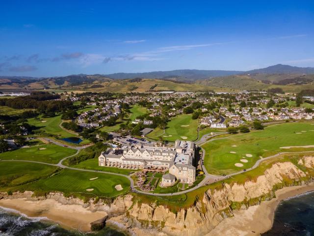 21 Pinehurst Lane, Half Moon Bay CA: https://media.crmls.org/mediaz/ad17b069-7fe9-4266-a0e0-44d0c5072391.jpg
