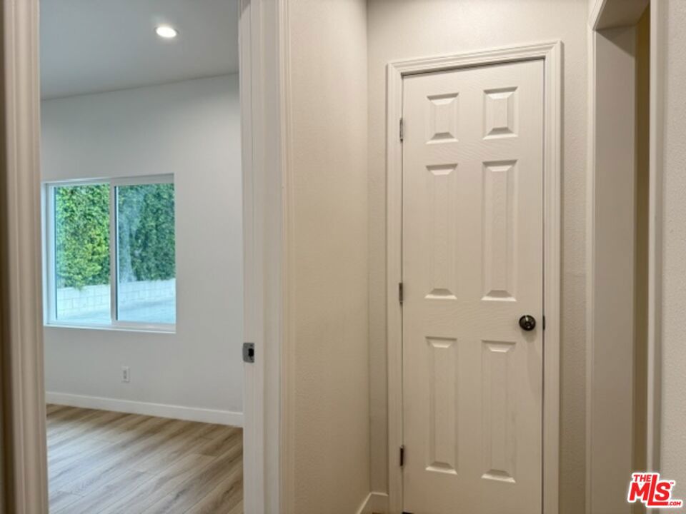 https://media.crmls.org/mediaz/ad180e3e-3ac7-4907-aee1-0ba301c68d03.jpg?preset=X-Large