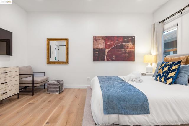 75 Echo Ave, Oakland CA: https://media.crmls.org/mediaz/ad187ae3-bdea-4ca1-9d9c-f19c055cf435.jpg