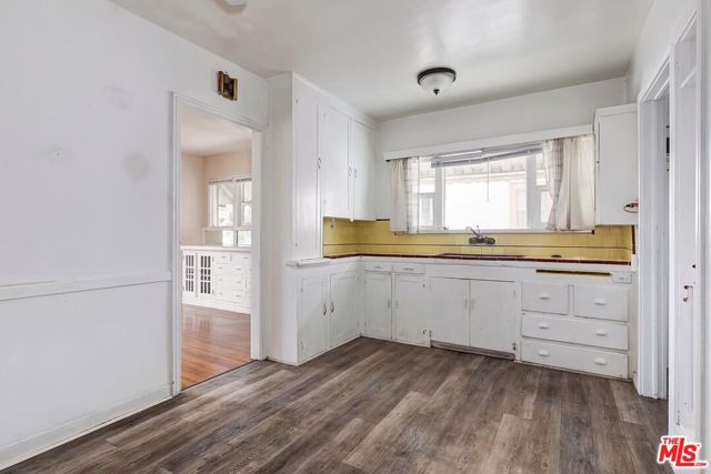 1844 Leighton Avenue, Los Angeles CA: https://media.crmls.org/mediaz/ad1883f2-4fec-431f-87a1-07ddb6d6e473.jpg