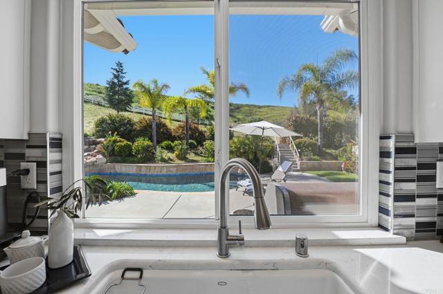 Detail Gallery Image 9 of 74 For 4851 Sweetgrass Ln, Bonsall,  CA 92003 - 4 Beds | 2/1 Baths