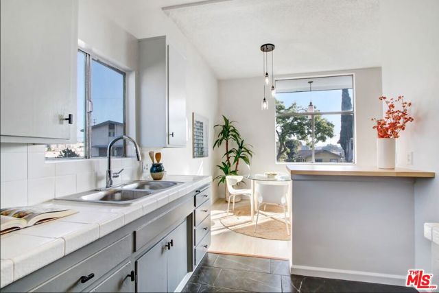 1045 N Ardmore Avenue, Los Angeles CA: https://media.crmls.org/mediaz/ad195a22-0cfe-4b44-a60f-261937300da2.jpg