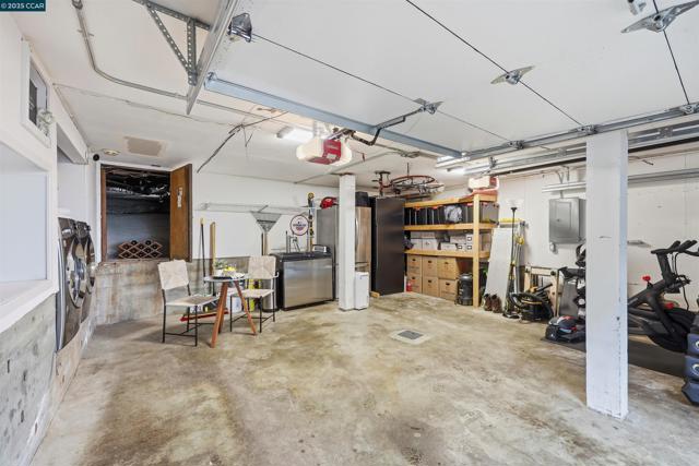 129 Spring Rd, Orinda CA: https://media.crmls.org/mediaz/ad19e697-976f-4e6d-a78c-e5286e84d2f9.jpg