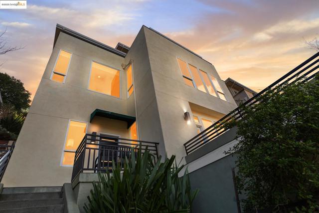 205 Sheridan RD, Oakland CA: https://media.crmls.org/mediaz/ad1a6252-7f39-4f1b-9e0a-c05b6c9256aa.jpg