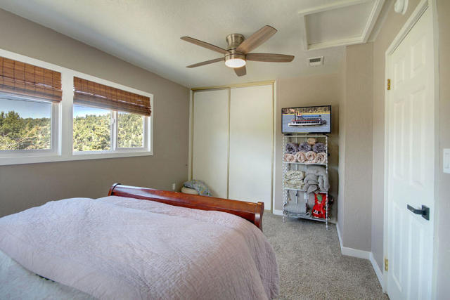 1225 Crestwood Drive, Big Bear CA: https://media.crmls.org/mediaz/ad1a7d4d-5e0d-45ec-a31a-7d459aa01285.jpg