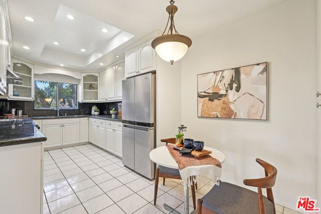 1209 Amherst Avenue, Los Angeles CA: https://media.crmls.org/mediaz/ad1ab813-04ec-4ccc-85be-0b2bfd4231df.jpg