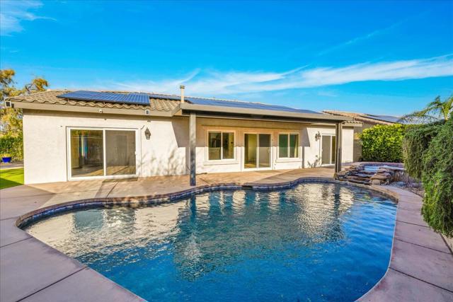 1121 Palmas, Palm Springs CA: https://media.crmls.org/mediaz/ad1b3fd4-0e0c-42c6-93ff-c5ce93e8d4d1.jpg
