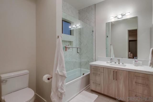 2885 Gate Three Place, Chula Vista CA: https://media.crmls.org/mediaz/ad1b4397-a242-42e6-a8de-1629d73d4cb7.jpg