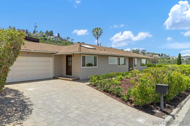 7246 Rue De Roark, La Jolla CA: https://media.crmls.org/mediaz/ad1c1bd2-effa-464e-bae8-67c5aa89c984.jpg