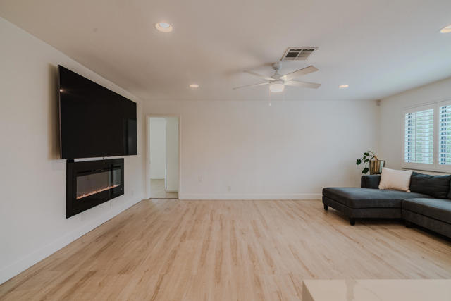 52801 Avenida Alvarado, La Quinta CA: https://media.crmls.org/mediaz/ad1cdce6-7c54-4467-900a-028eb77fd5aa.jpg