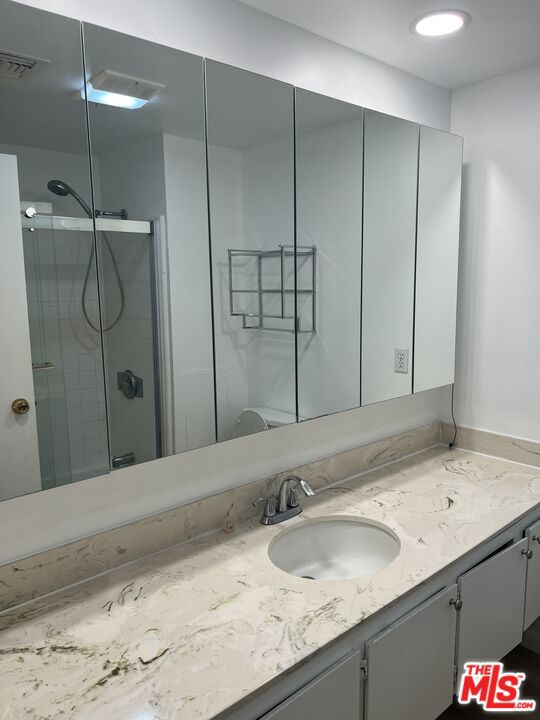 800 W 1st Street, Los Angeles CA: https://media.crmls.org/mediaz/ad1d15c1-008a-4831-b401-65bbe47d9736.jpg