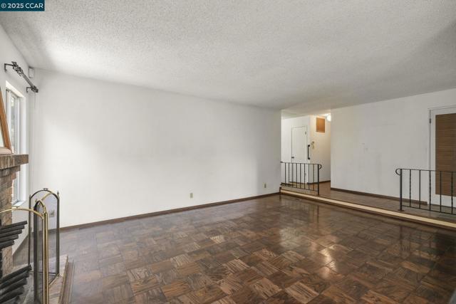 2054 Newton Way, Concord CA: https://media.crmls.org/mediaz/ad1d77df-23d8-42ed-8766-b4b86fb3d761.jpg