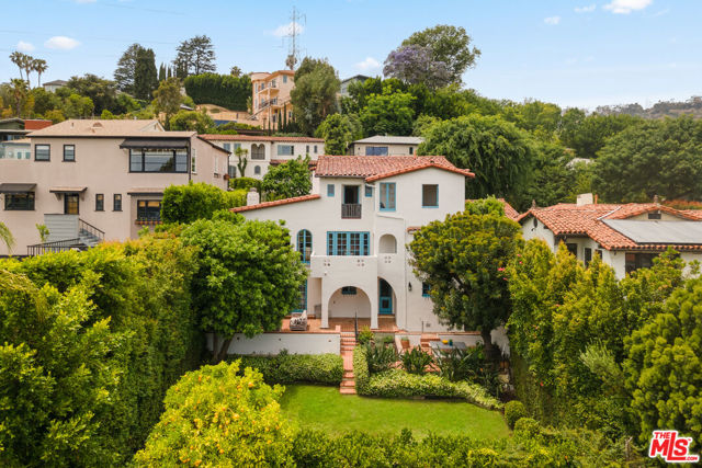3716 Effingham Place, Los Angeles CA: https://media.crmls.org/mediaz/ad1dfae1-422d-42b8-b290-8f41d1ba595f.jpg