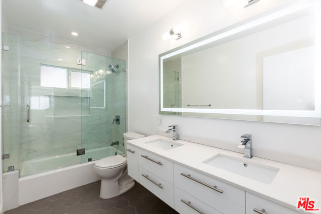 1268 N SWEETZER Avenue, West Hollywood CA: https://media.crmls.org/mediaz/ad1e8e60-0d8d-4a51-b1a8-fd415d6459c1.jpg