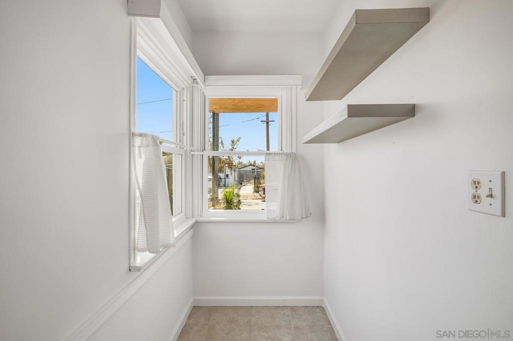 5040 Raymond Place - photo 16