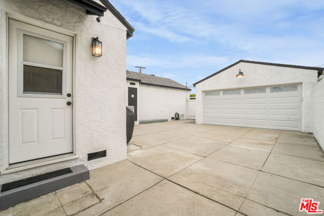 7868 Naylor Avenue, Los Angeles CA: https://media.crmls.org/mediaz/ad1f8d9a-ef30-4180-b367-8d24389f3b04.jpg