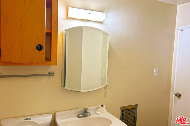 2513 Denmead Street, Lakewood CA: https://media.crmls.org/mediaz/ad1fdc2f-b780-4545-9dcb-c571dd14e8d4.jpg